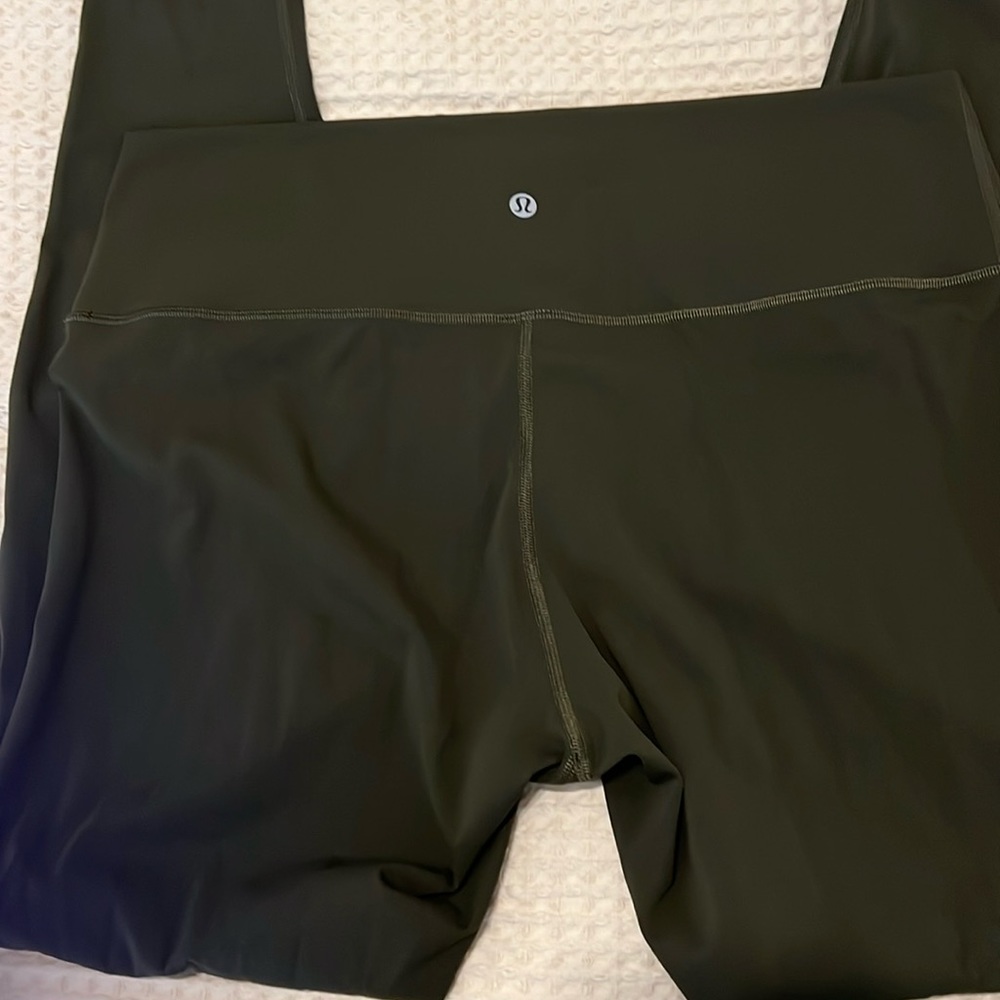 Lululemon Dark Green leggings size 14. Wunder Under